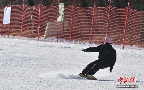 11��21�����L(zh��ng)��ɏ��ɽ��ѩ��(ch��ng)�_��������ѩ�ۺ����w�(y��n)�������� �z