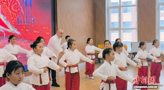 �����݆Tʷ����(qu��n)���ڽoС�W(xu��)�������n����ʯ���� �z