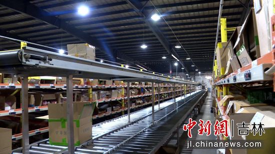 隆馬特改造升級后極大提升商品分配效率 延吉市委宣傳部/供圖 隆馬特改造升級后極大提升商品分配效率 延吉市委宣傳部/供圖