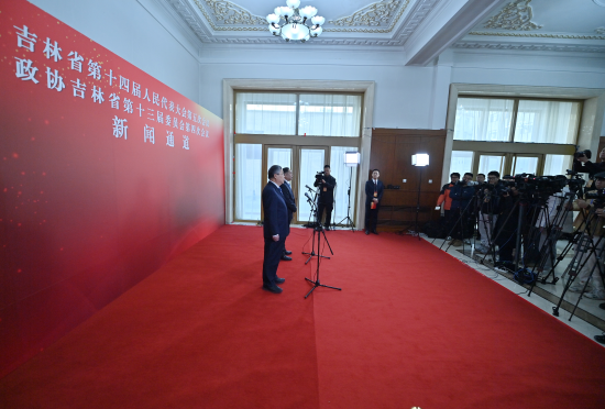 1��26���������f(xi��)����ʡ��ʮ����ί�T�����ĴΕ��hί�Tͨ���������۝�(��һ)�ش�ӛ���ᆖ�� ���� �z