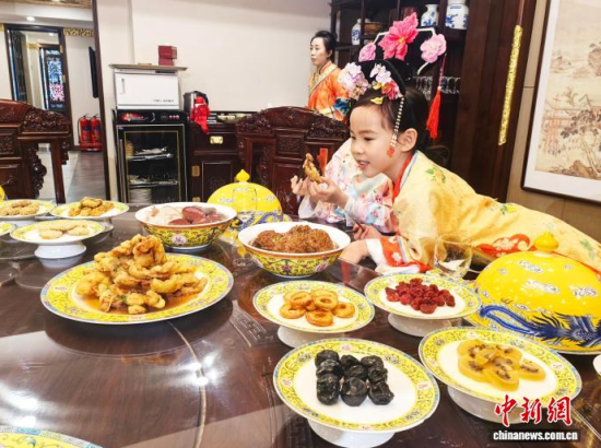 2��5��������ʡ�����У������M����Сʳ��Ʒ�L���M��˴��롱����������ӛ�� ʯ���� �z