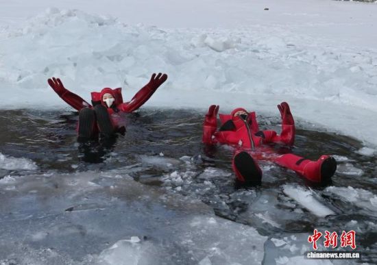 2��5�գ�����ʡ�L������һ헪��صı����Ŀ���������ο�ǰ���w����ڇ�(y��n)������������c��������Ŀ�ļtɫ�����b������ȻƯ���ڱ���֮�������܄e�µı�ѩ��Ȥ�������� �z