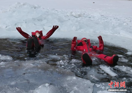 2��5�գ�����ʡ�L������һ헪��صı����Ŀ���������ο�ǰ���w򞡣�ڇ�������������c��������Ŀ�ļtɫ�����b�䣬��ȻƯ���ڱ���֮�������܄e�µı�ѩ��Ȥ�������� �z